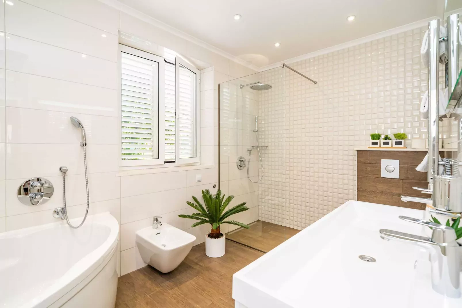 Holiday Home King - Four Bedroom House with Terrace-Badezimmer
