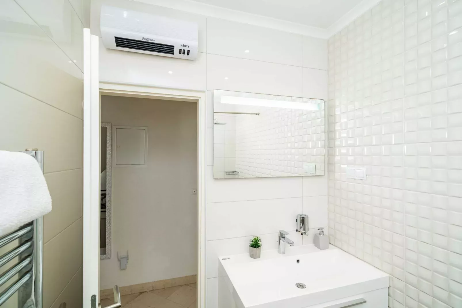 Holiday Home King - Four Bedroom House with Terrace-Badezimmer