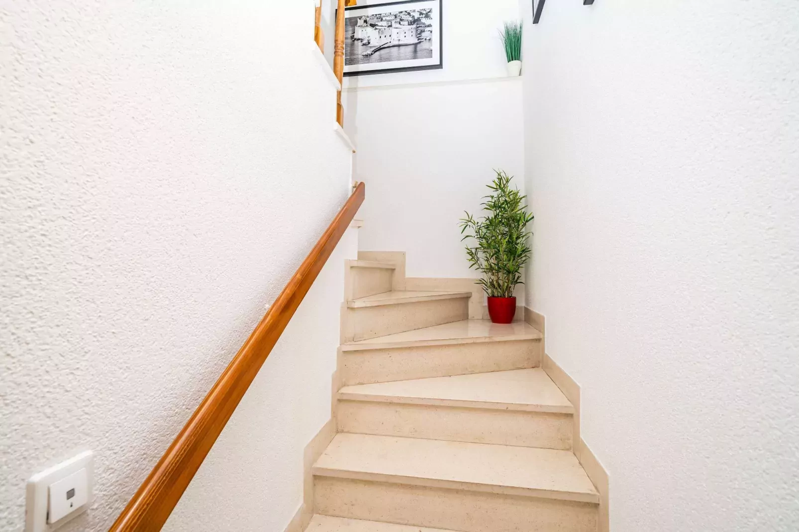 Holiday Home King - Four Bedroom House with Terrace-Innen