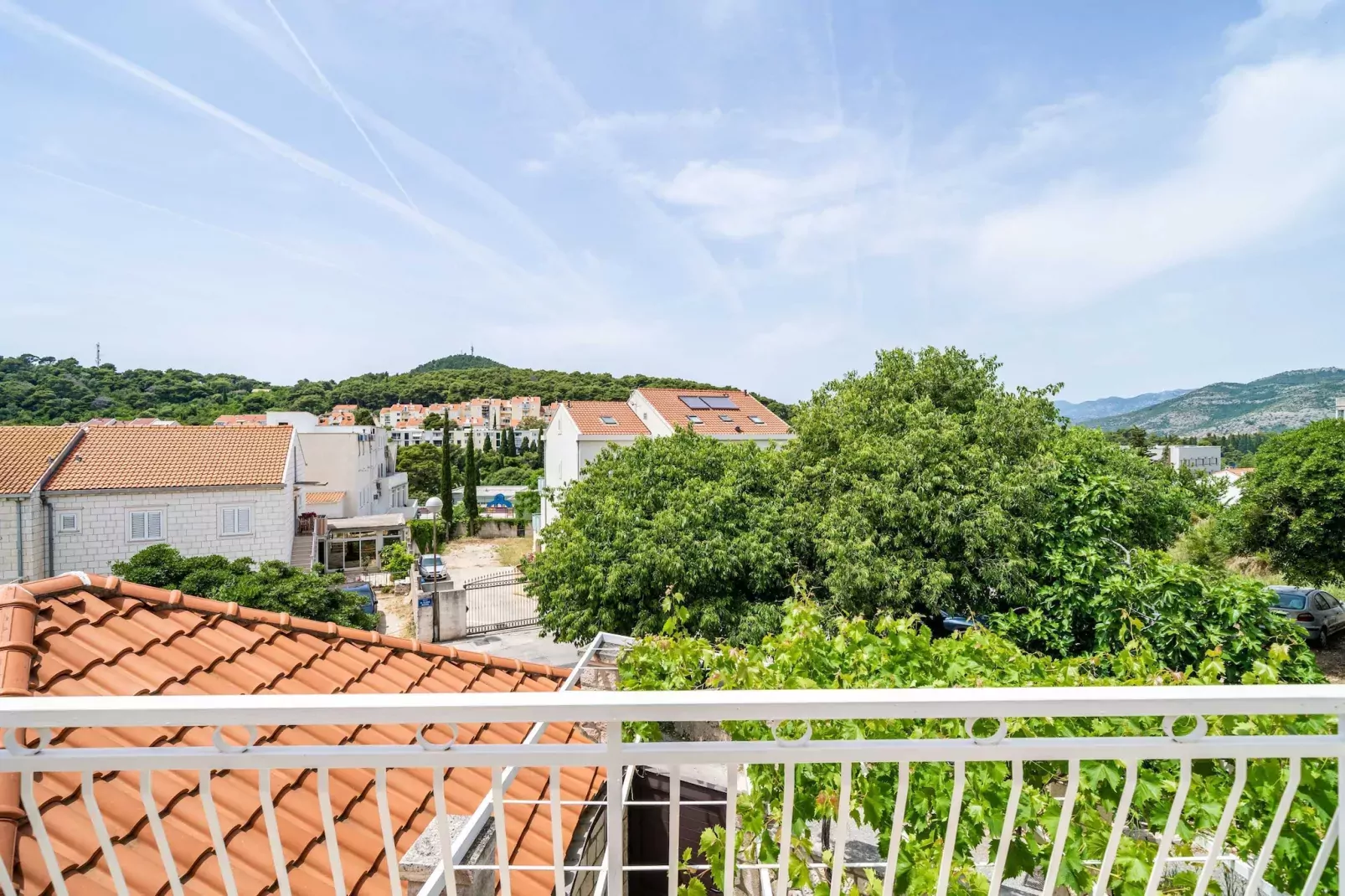 Holiday Home King - Four Bedroom House with Terrace-Aussicht