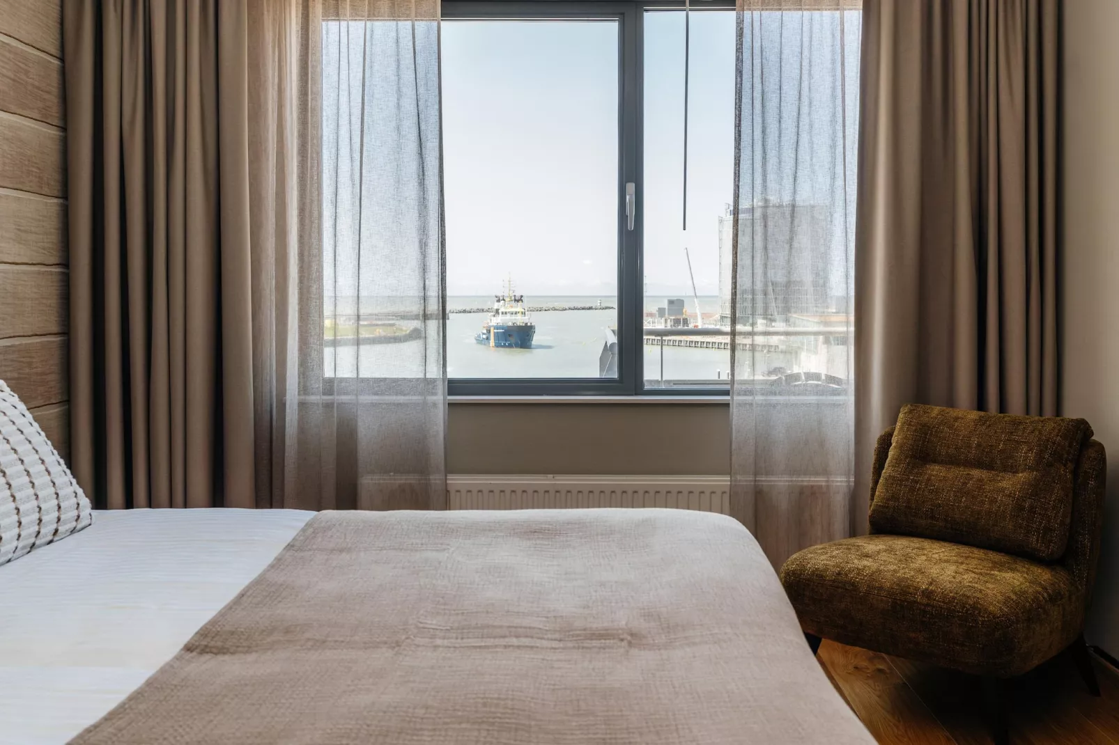 Scheveningen Harbour 40A - 10529839