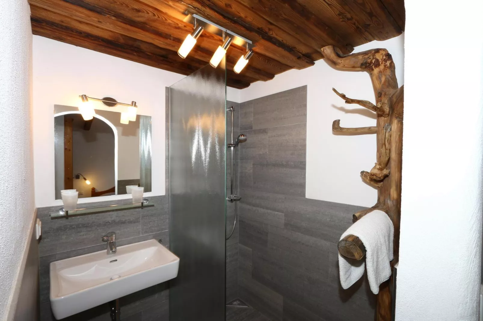 Lieslhütte-Badezimmer