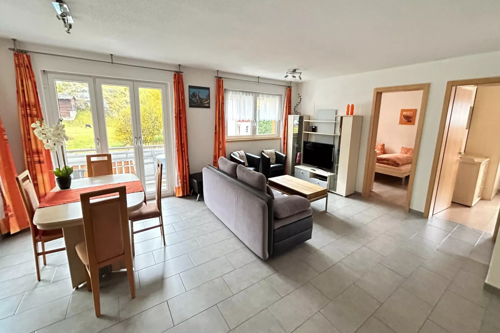 Haus Alpenstern Wohnung Distel-Esszimmer