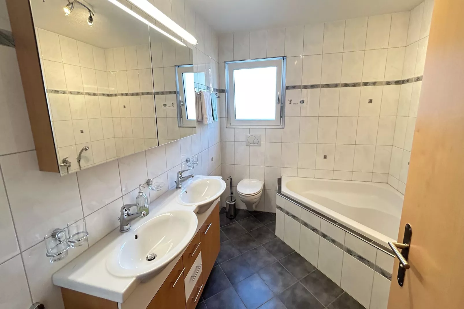 Haus Alpenstern Wohnung Trift-Bathroom