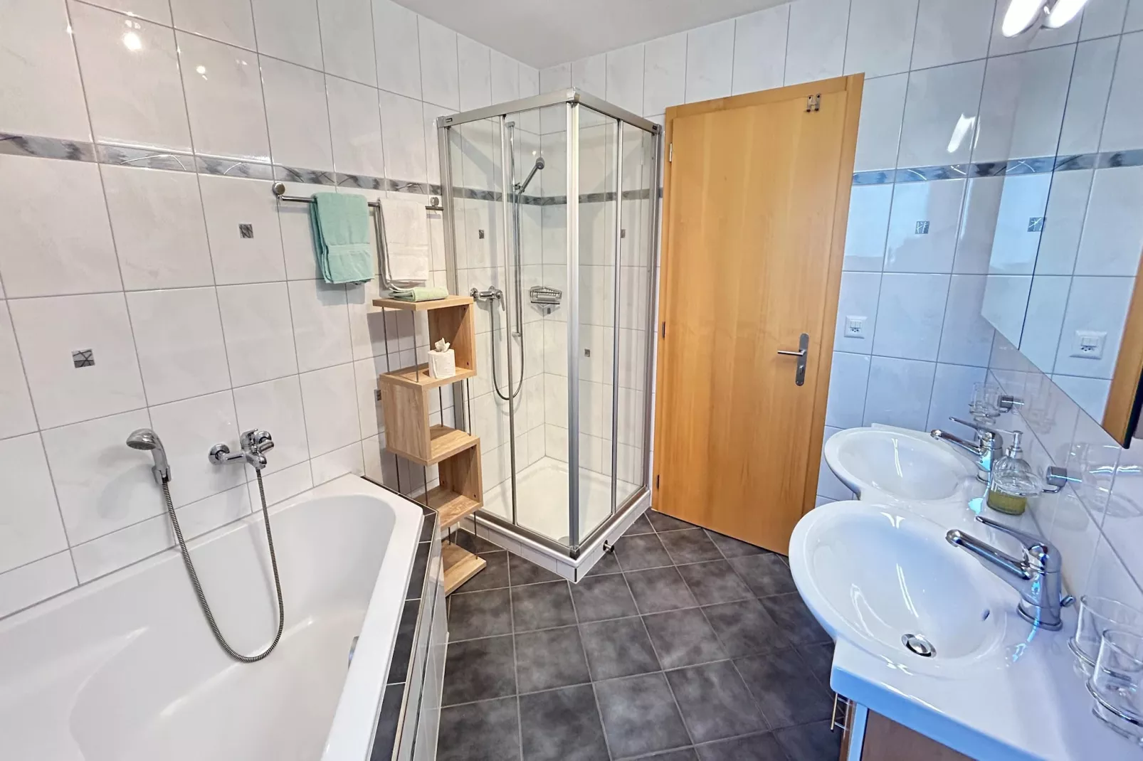 Haus Alpenstern Wohnung Trift-Bathroom