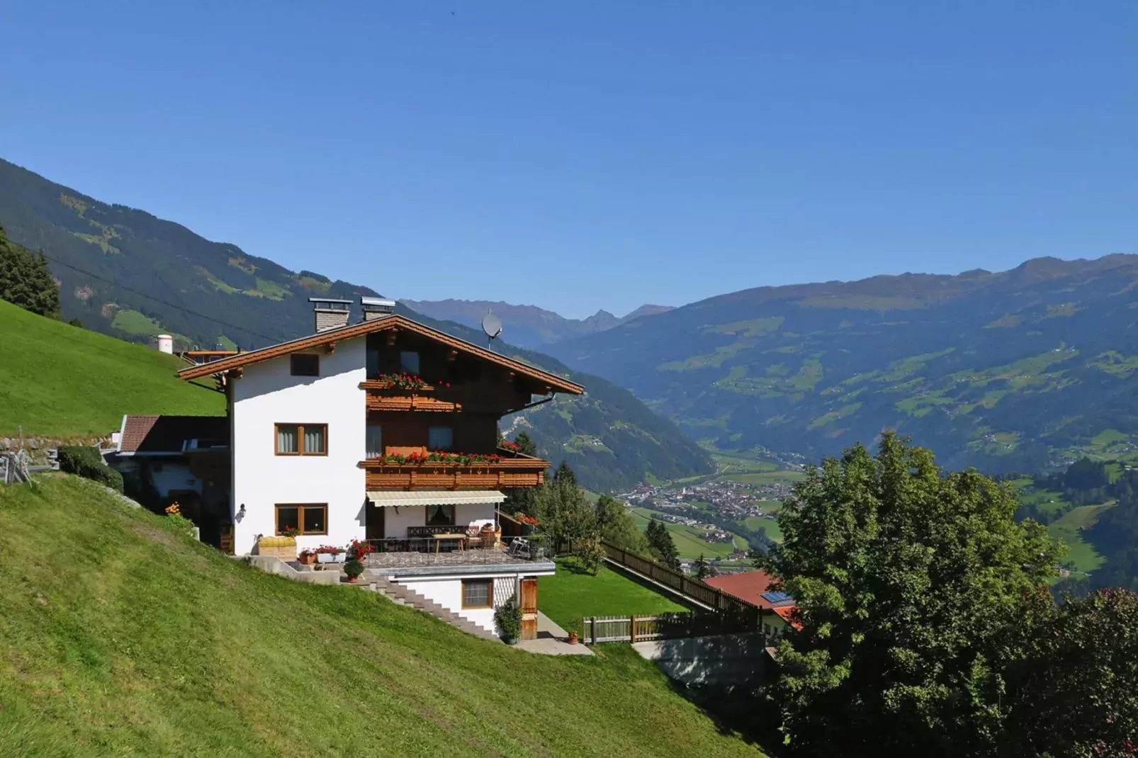 Haus Steinberger-Exterior in summer