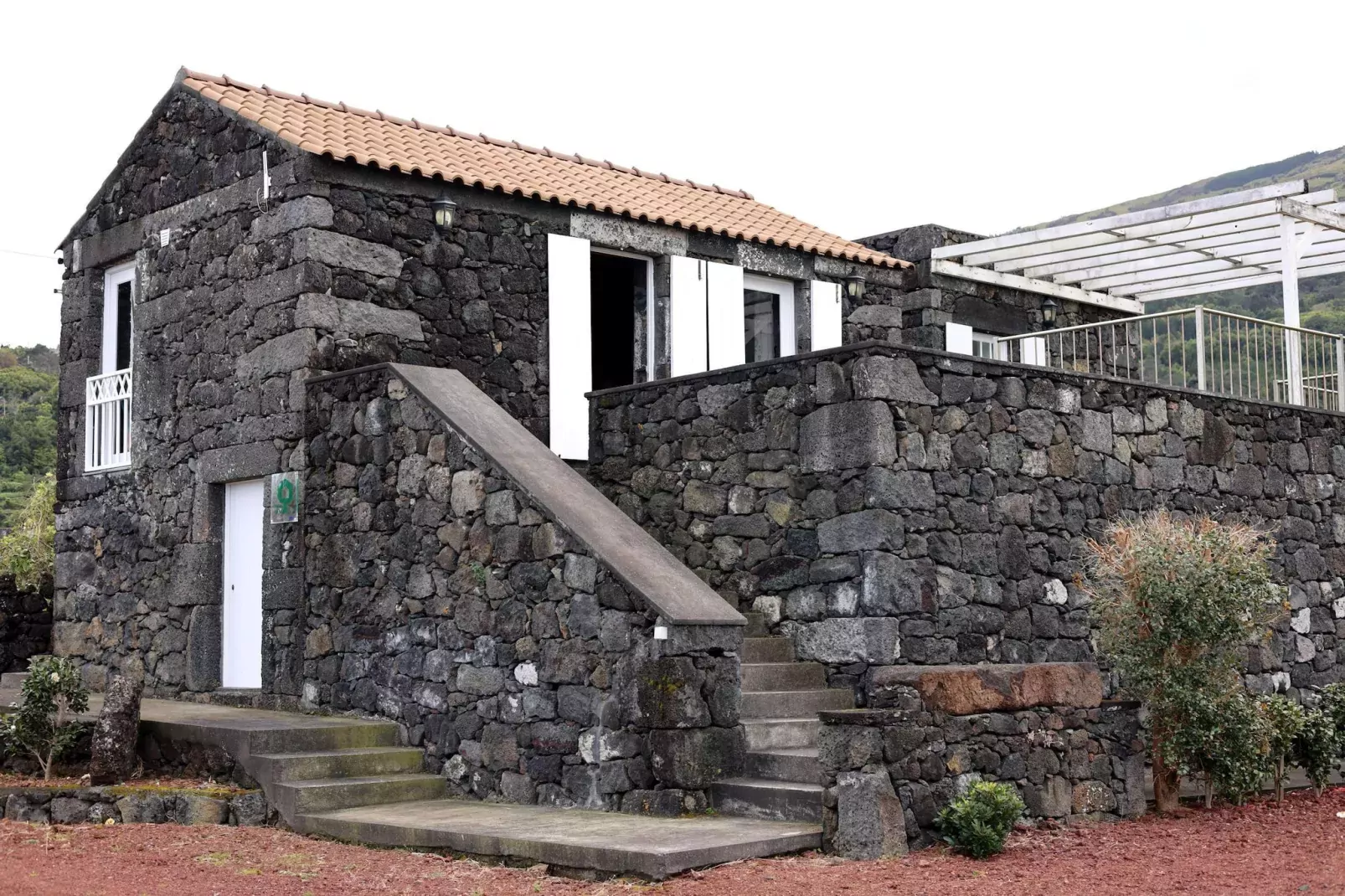 Ferienhäuser Adegas do Pico in Prainha // Adega T2 70-90m2 / sea-Exterior summer