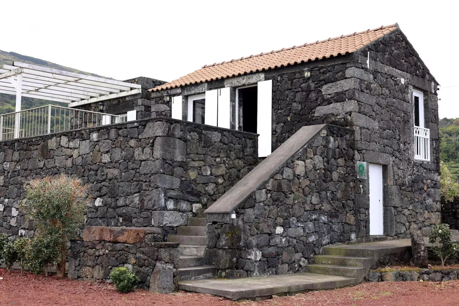 Ferienhäuser Adegas do Pico in Prainha // Adega T2 70-90m2 / sea-Exterior summer