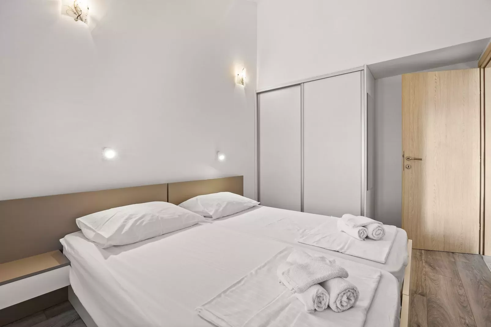 Apartment Paula with Sea View-Schlafzimmer
