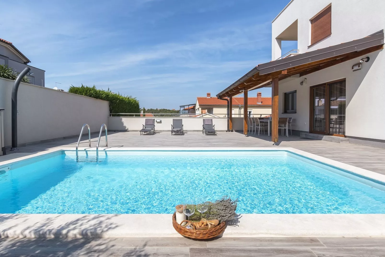 poolofhouse