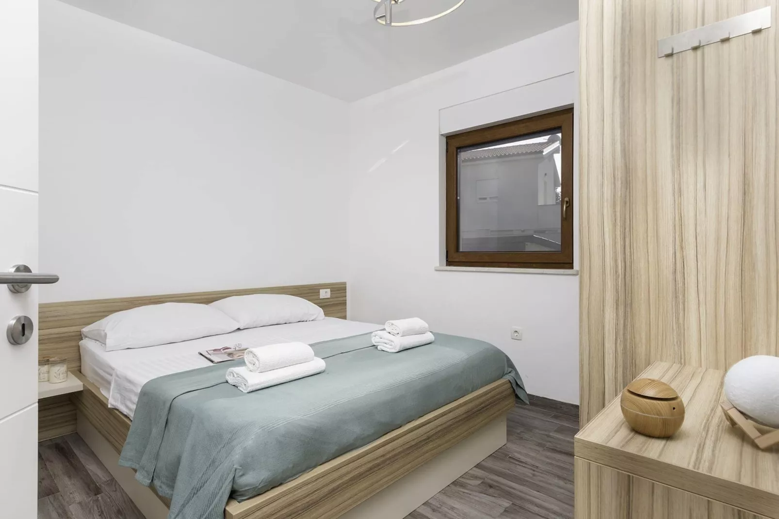 Apartment Volme - Private Pool and Sea View-Schlafzimmer