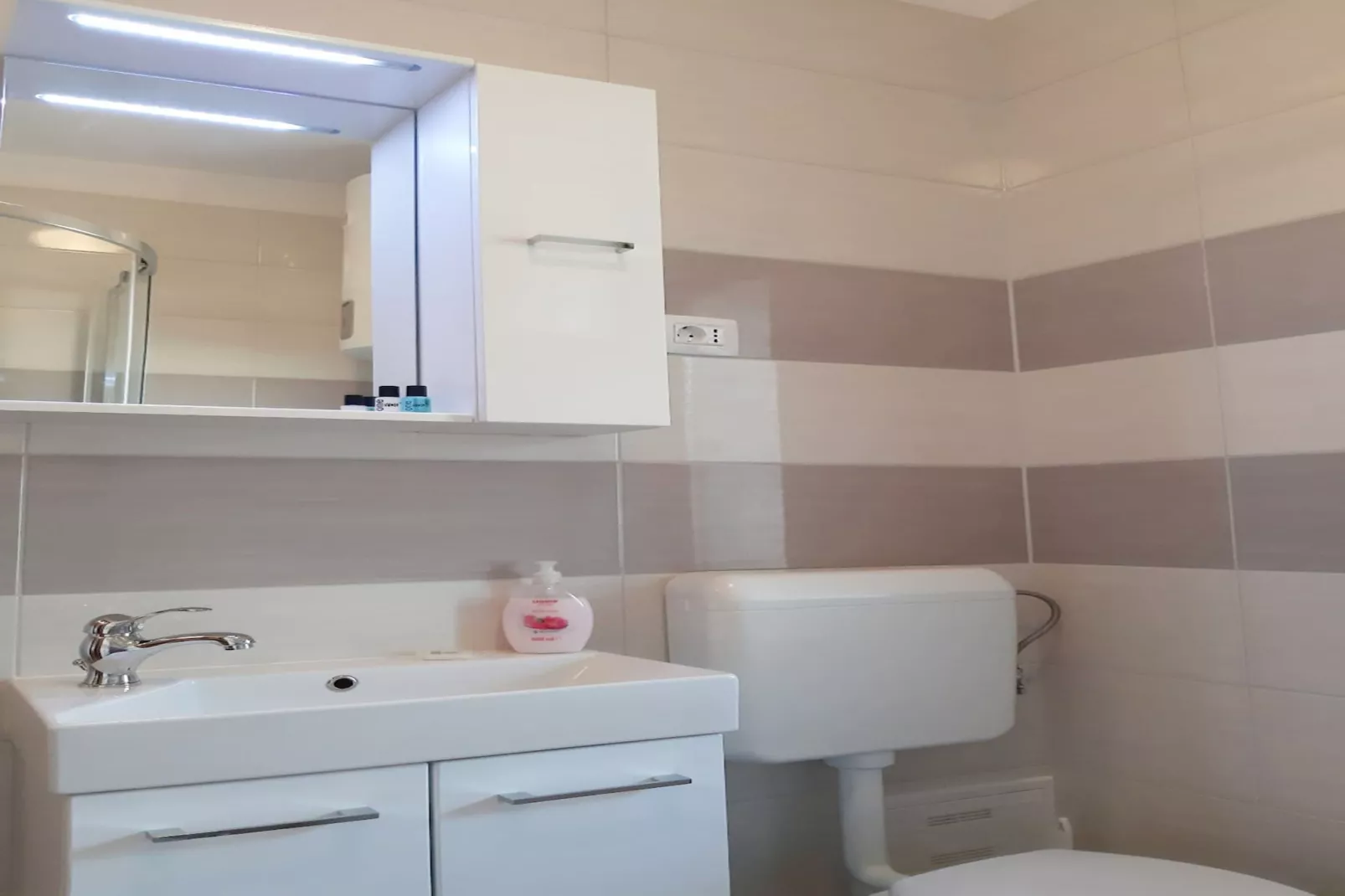 Tina & Denis - Apt Tina with Terrace and Garden-Bathroom