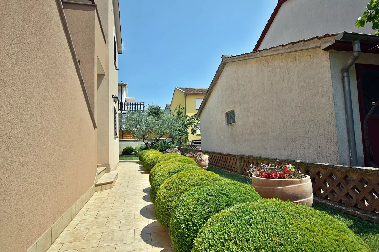Tina & Denis - Apt Tina with Terrace and Garden-Gardens summer