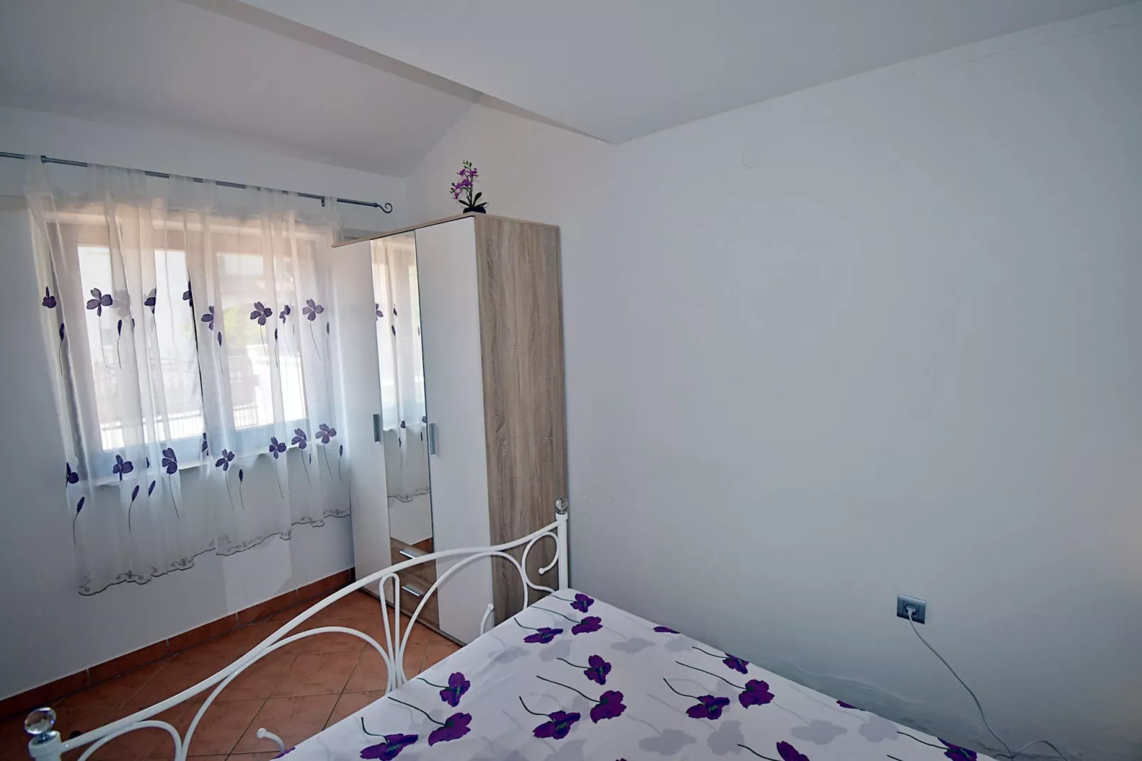 Tina & Denis - Apt Denis with Terrace and Garden-Bedroom