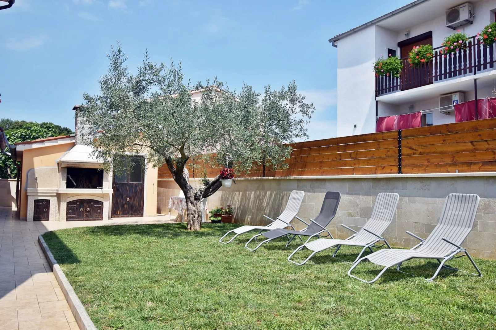 Tina & Denis - Apt Denis with Terrace and Garden-Gardens summer