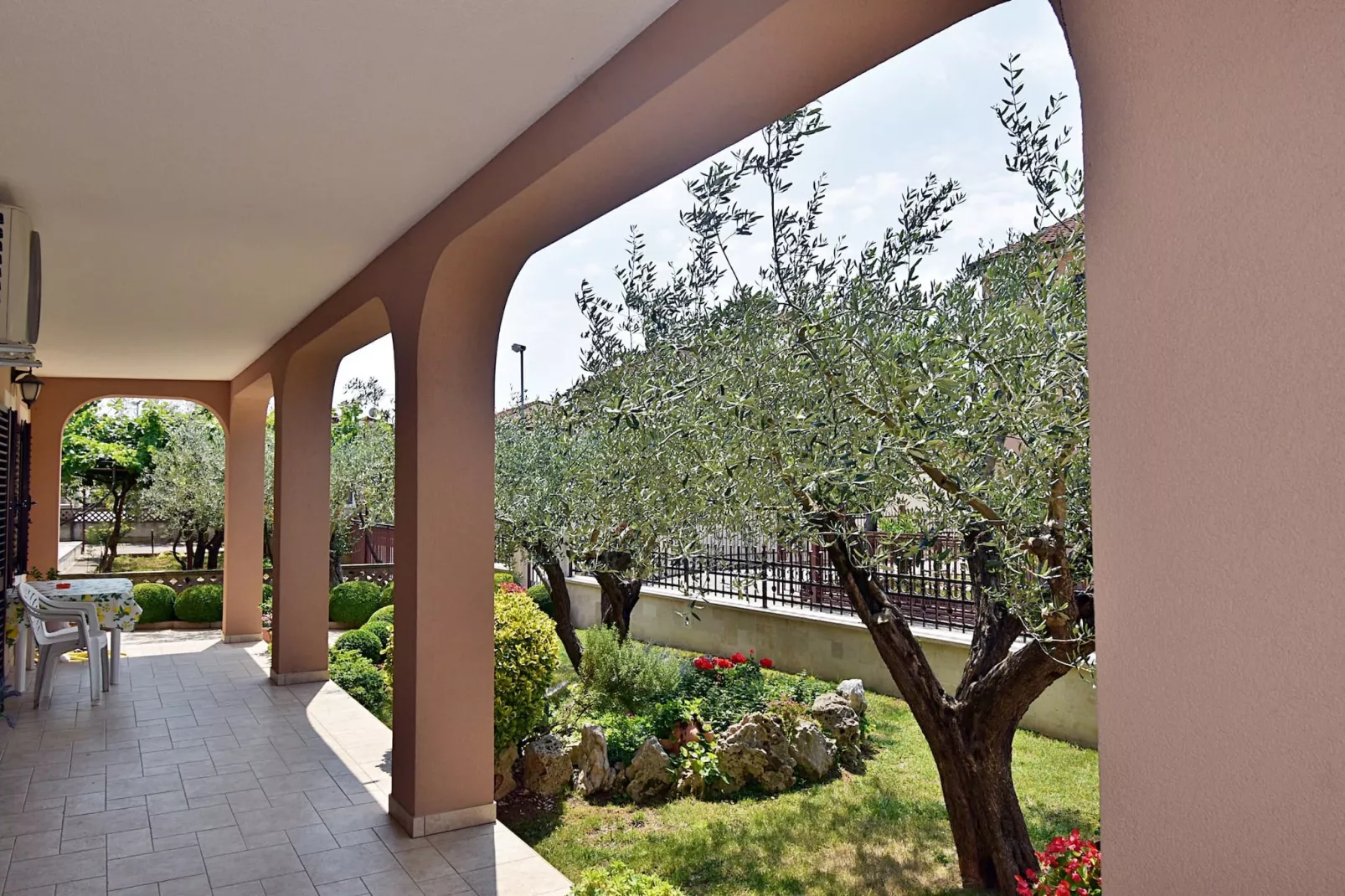 Tina & Denis - Apt Denis with Terrace and Garden-Gardens summer