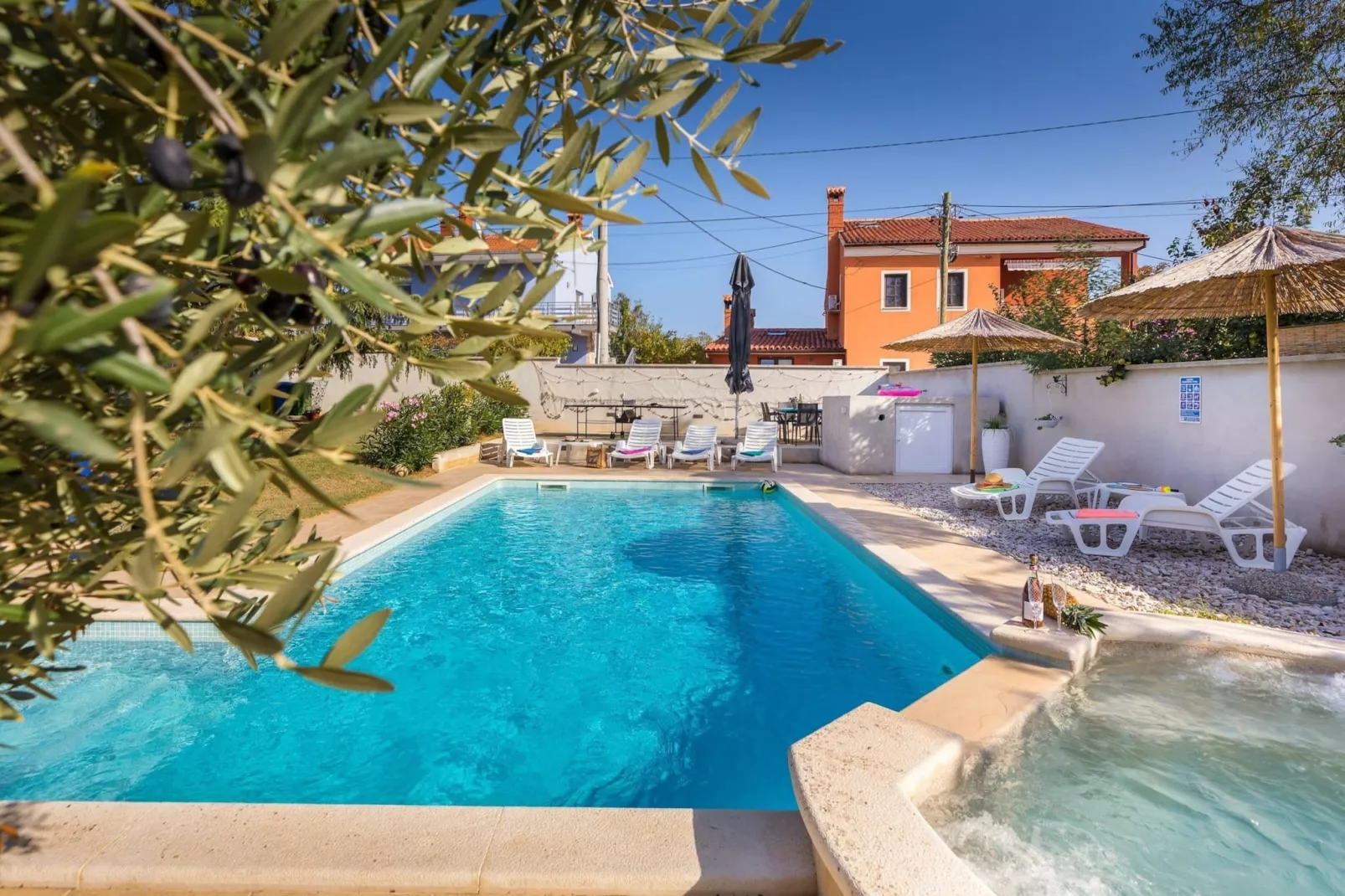 Sabi Relax Zone Apartment - Private Pool & Jacuzzi-Pool