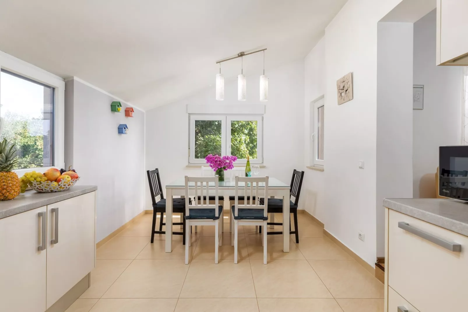 Sabi Relax Zone Apartment - Private Pool & Jacuzzi-Dining room