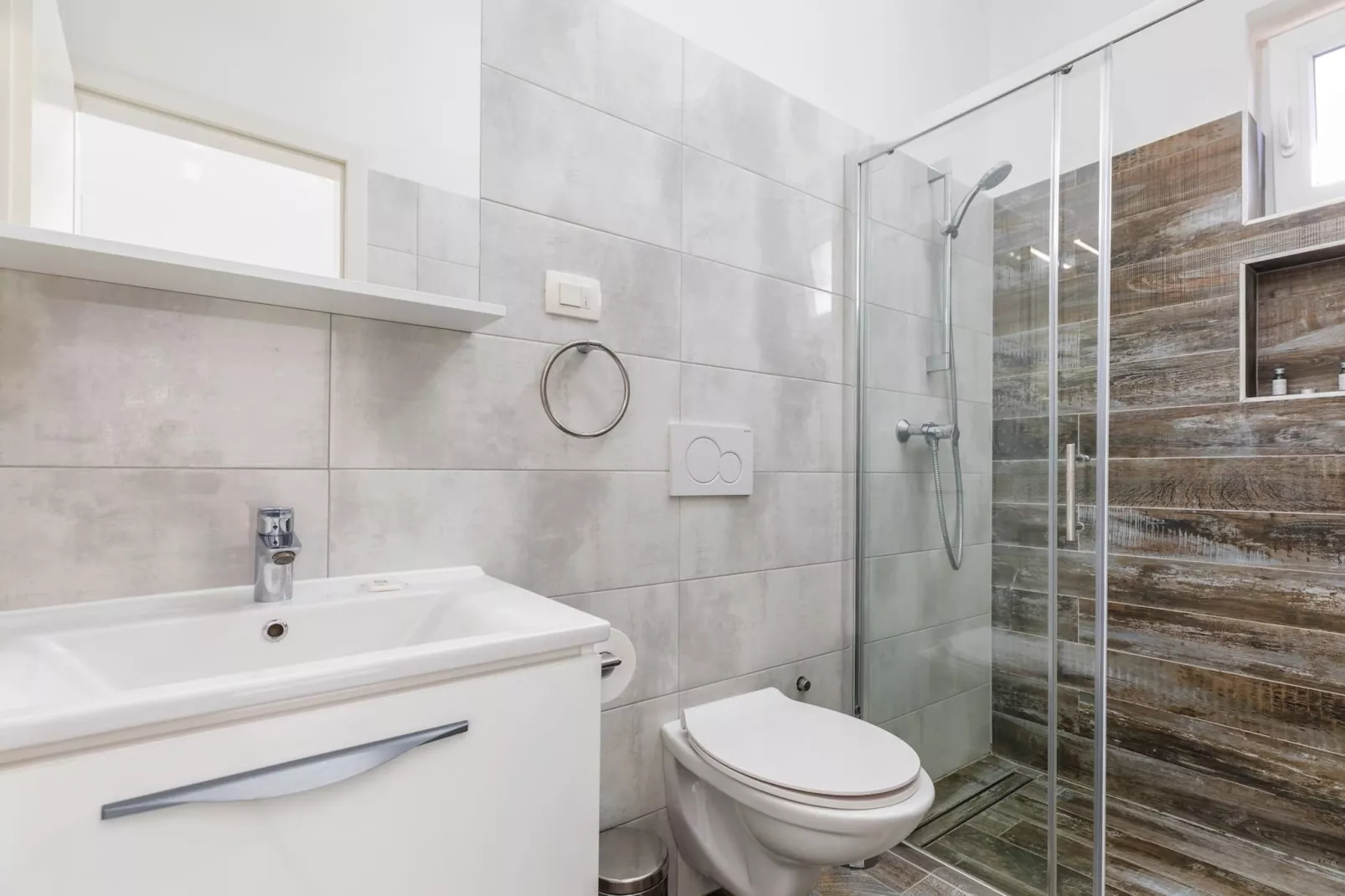 Sabi Relax Zone Apartment - Private Pool & Jacuzzi-Bathroom