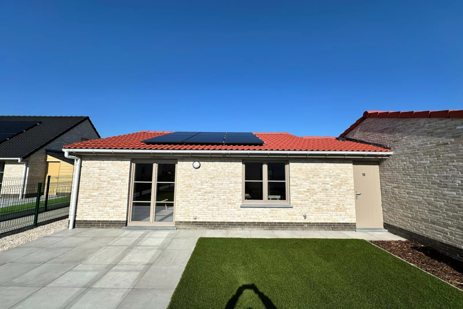 2WH / 18-Exterior summer