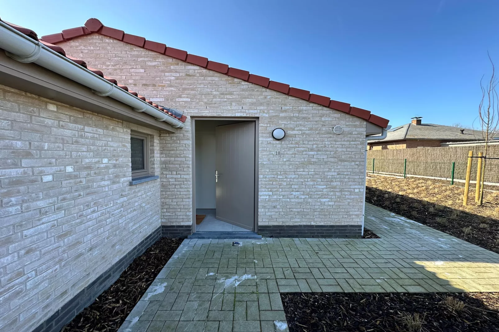 2WH / 18-Reception hall