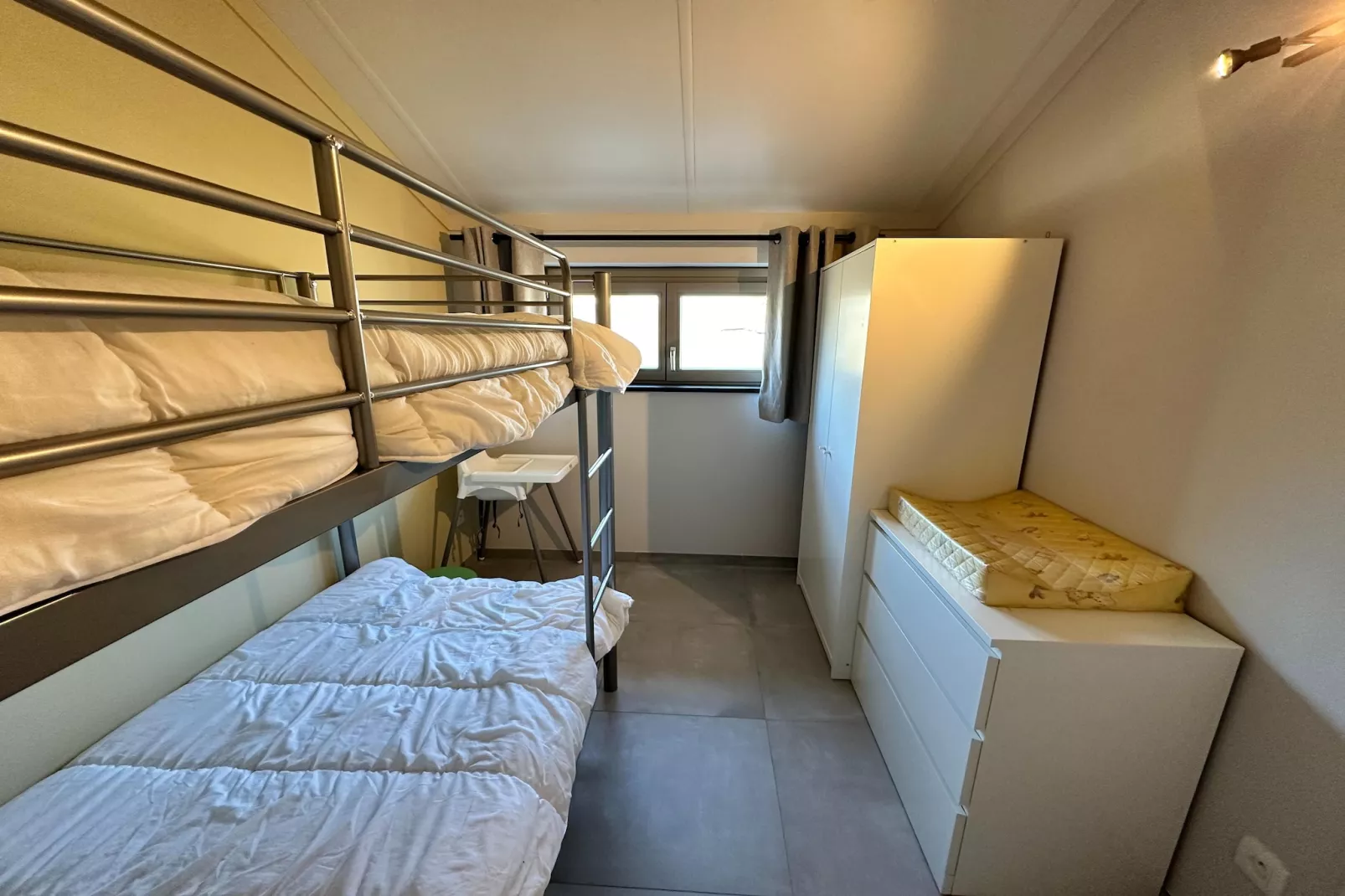 2WH / 18-Bedroom