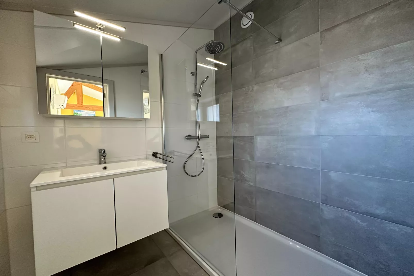 2WH / 18-Bathroom