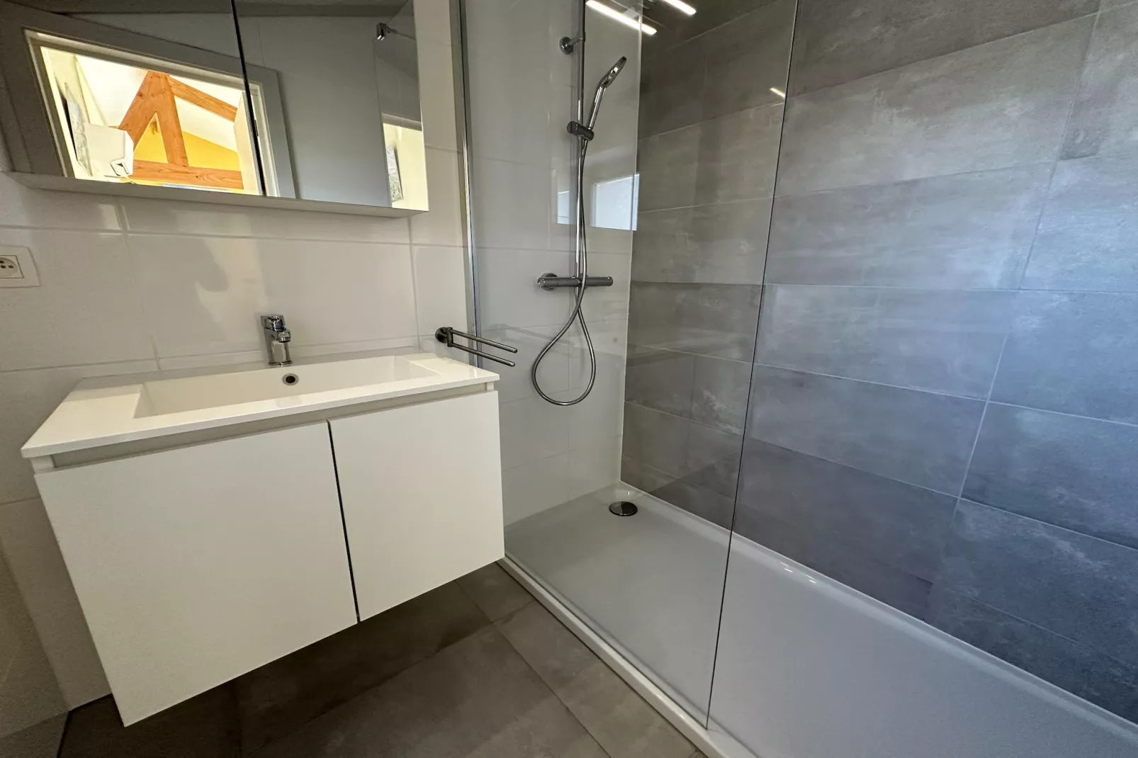 2WH / 18-Bathroom