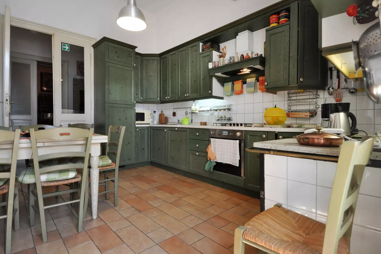 Amphitheater Art Apartment-Kitchen