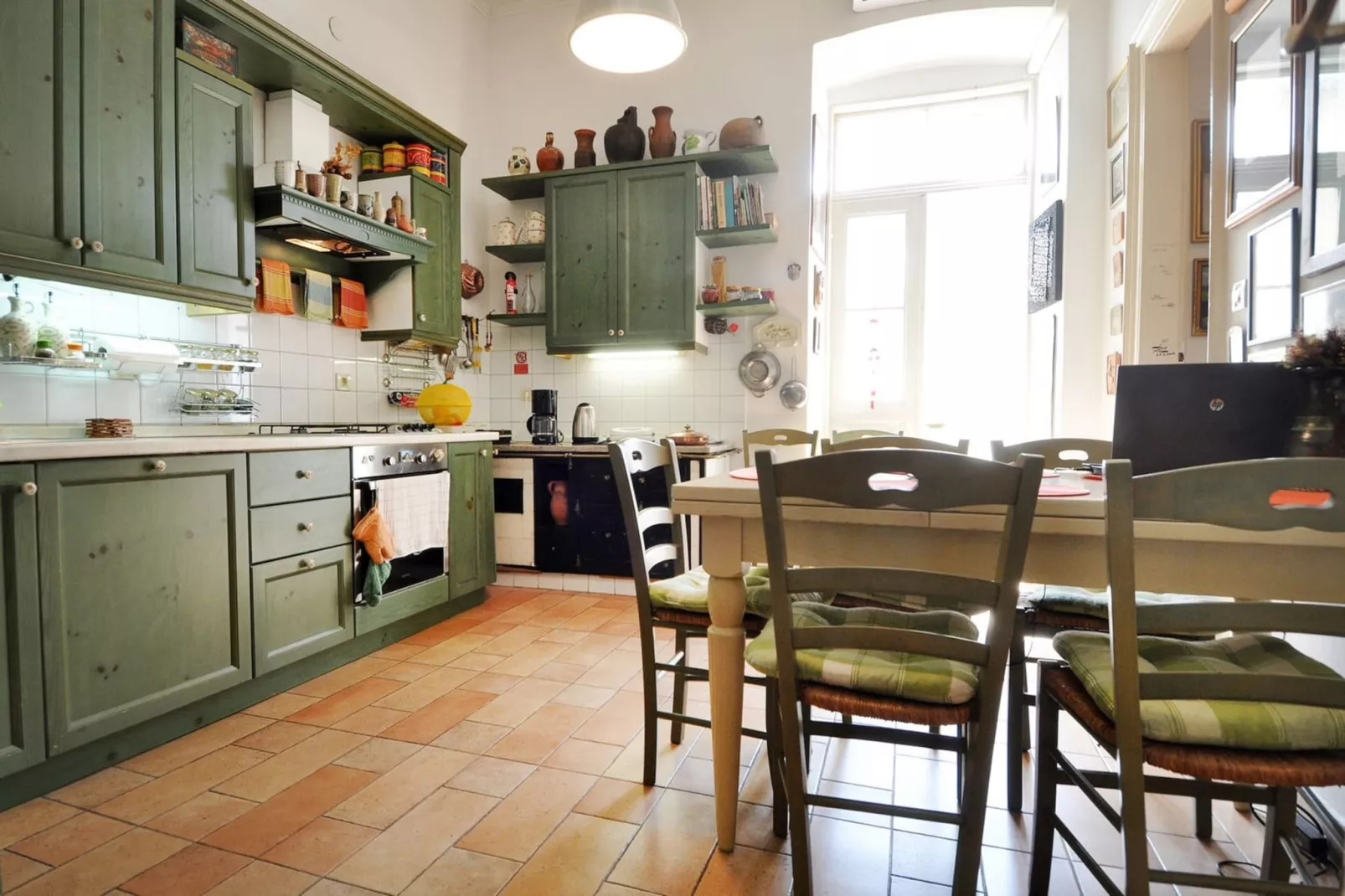 Amphitheater Art Apartment-Kitchen