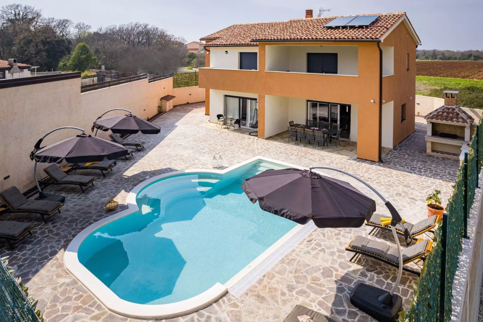Villa Nur Amela with Pool, Jacuzzi, Darts-Piscine