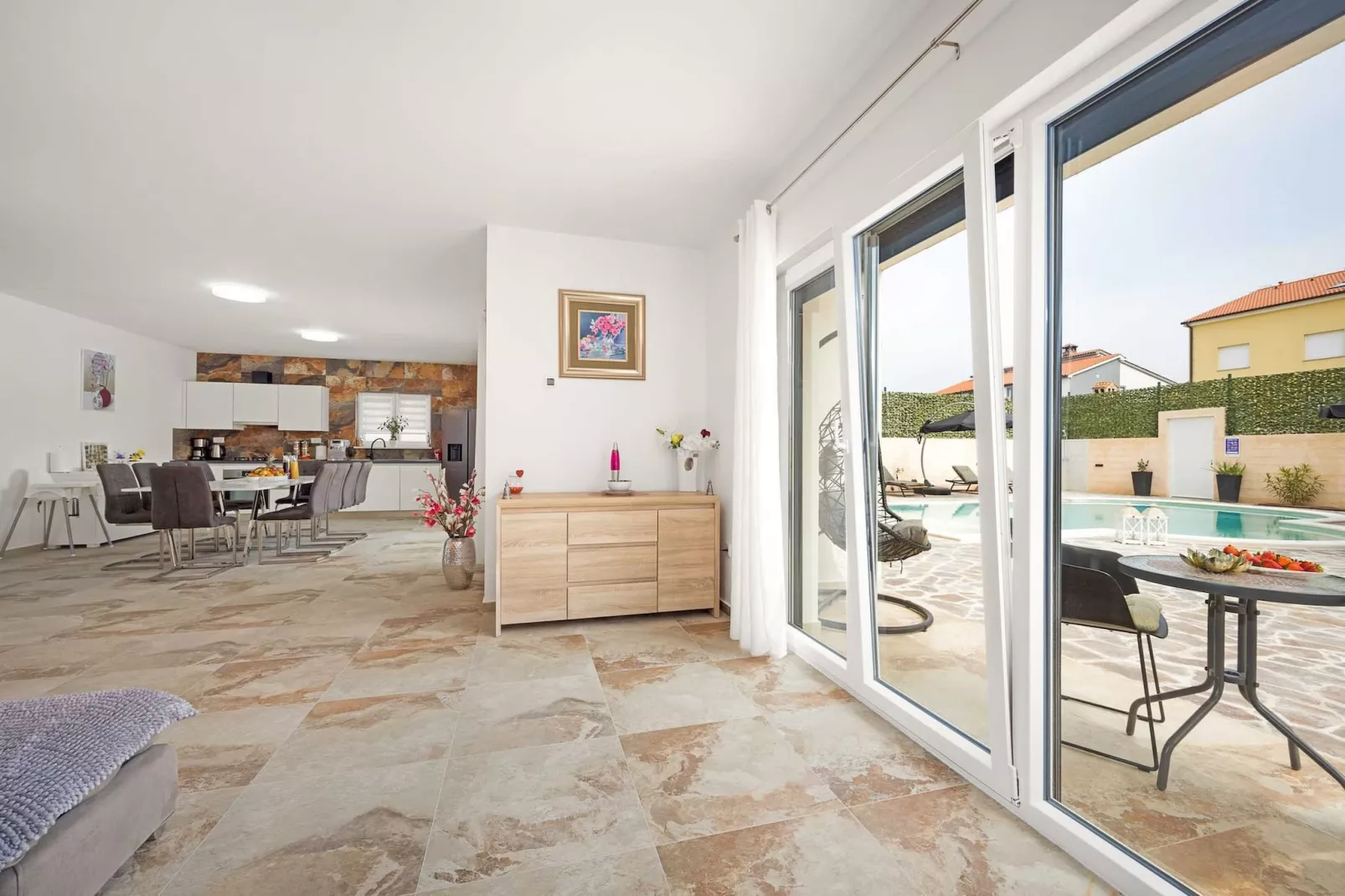 Villa Nur Amela with Pool, Jacuzzi, Darts-Salon