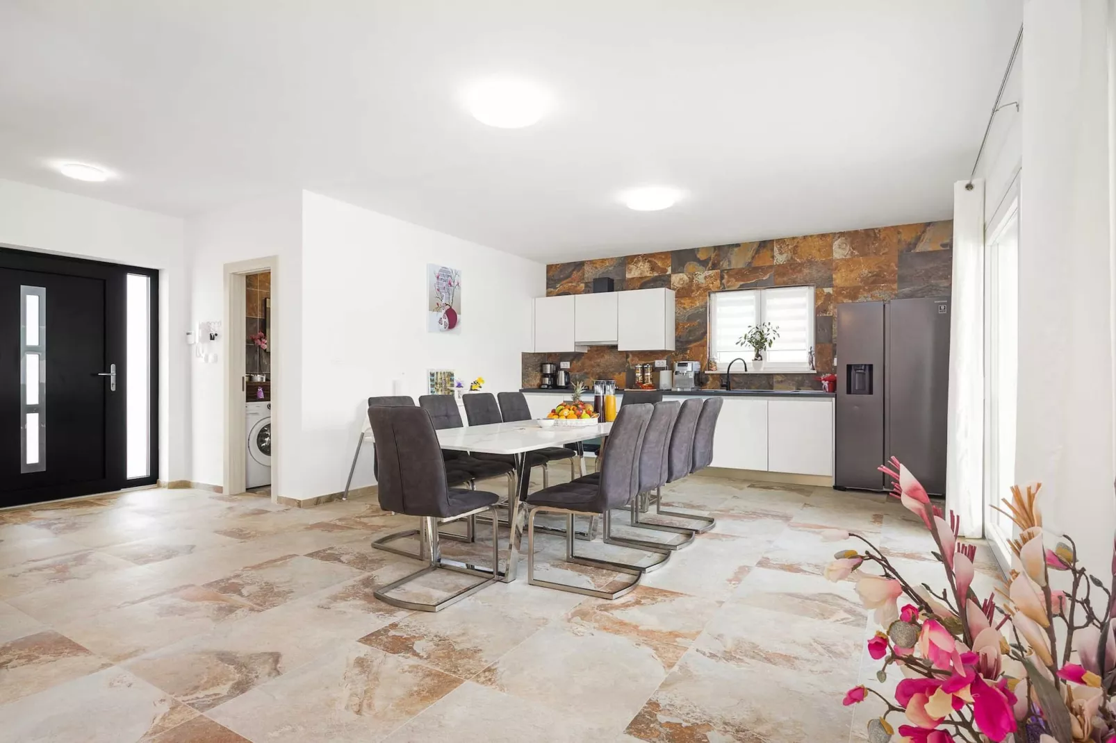 Villa Nur Amela with Pool, Jacuzzi, Darts-Cuisine