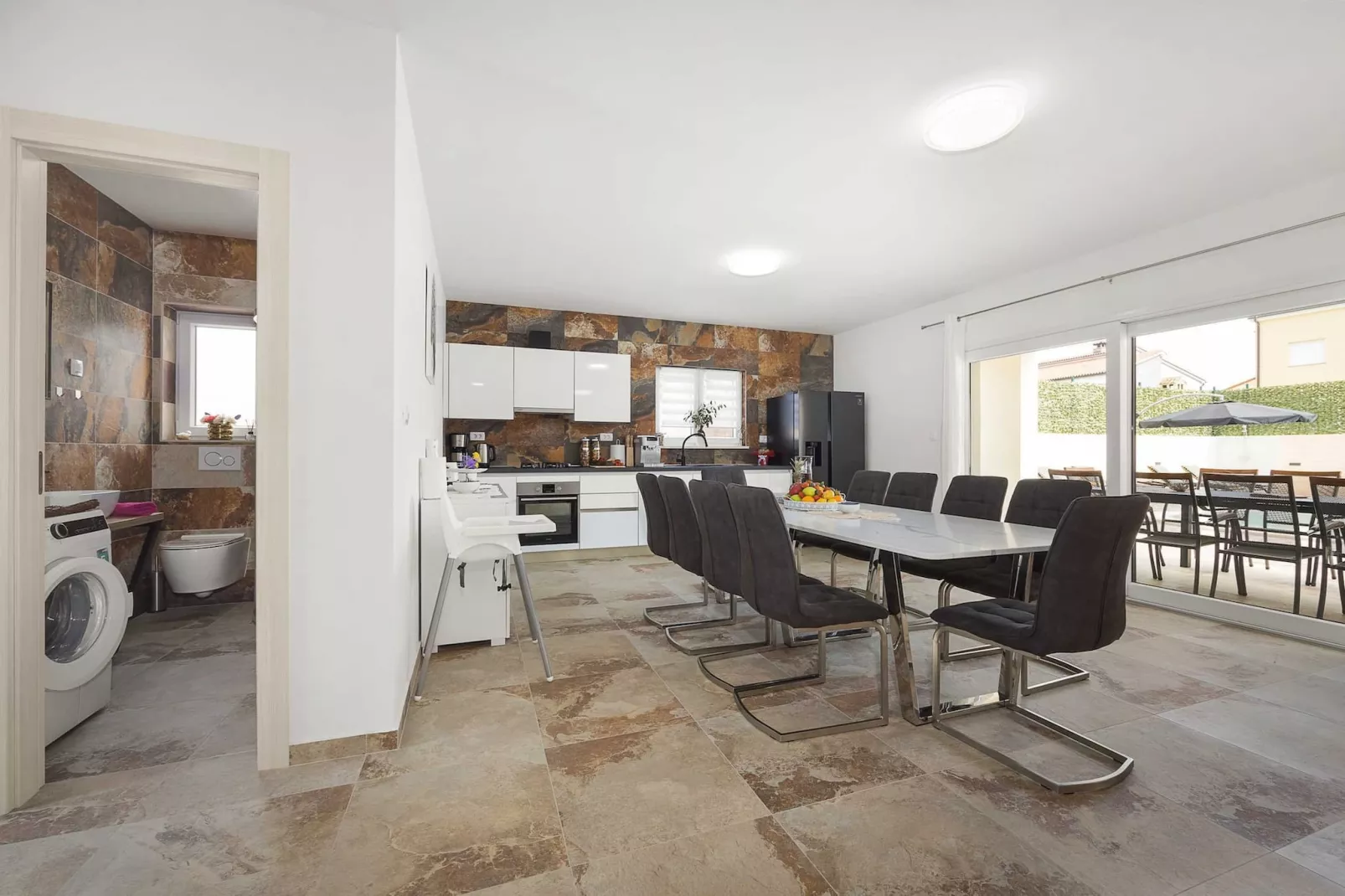 Villa Nur Amela with Pool, Jacuzzi, Darts-Cuisine