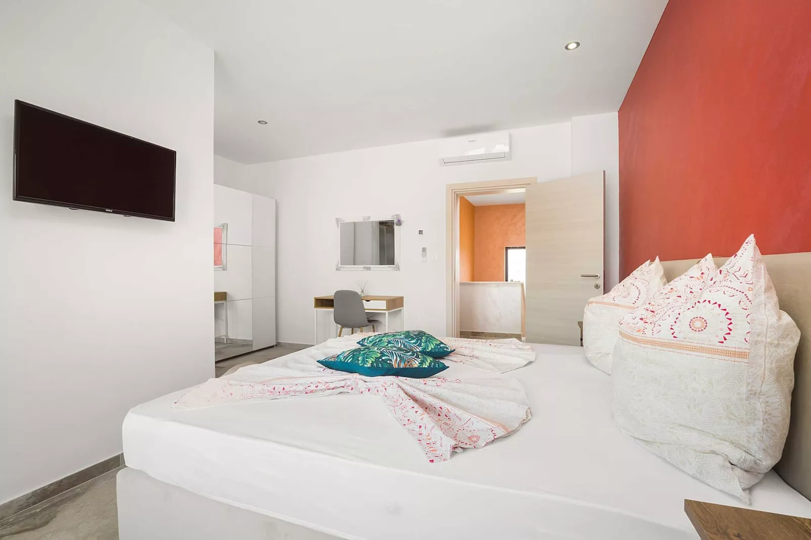 Villa Nur Amela with Pool, Jacuzzi, Darts-Chambre