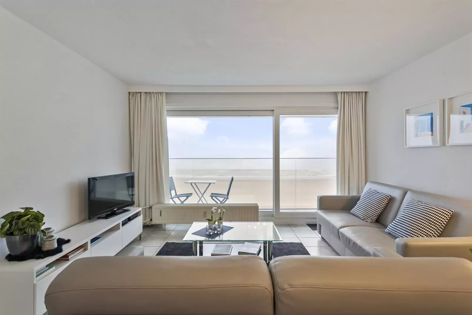 BEAU RIVAGE - 0202-Wohnzimmer