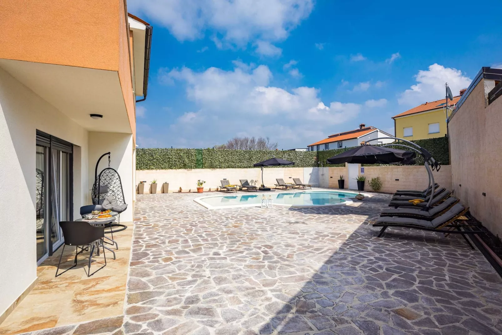 Villa Nur Amela with Pool, Jacuzzi, Darts-Extérieur