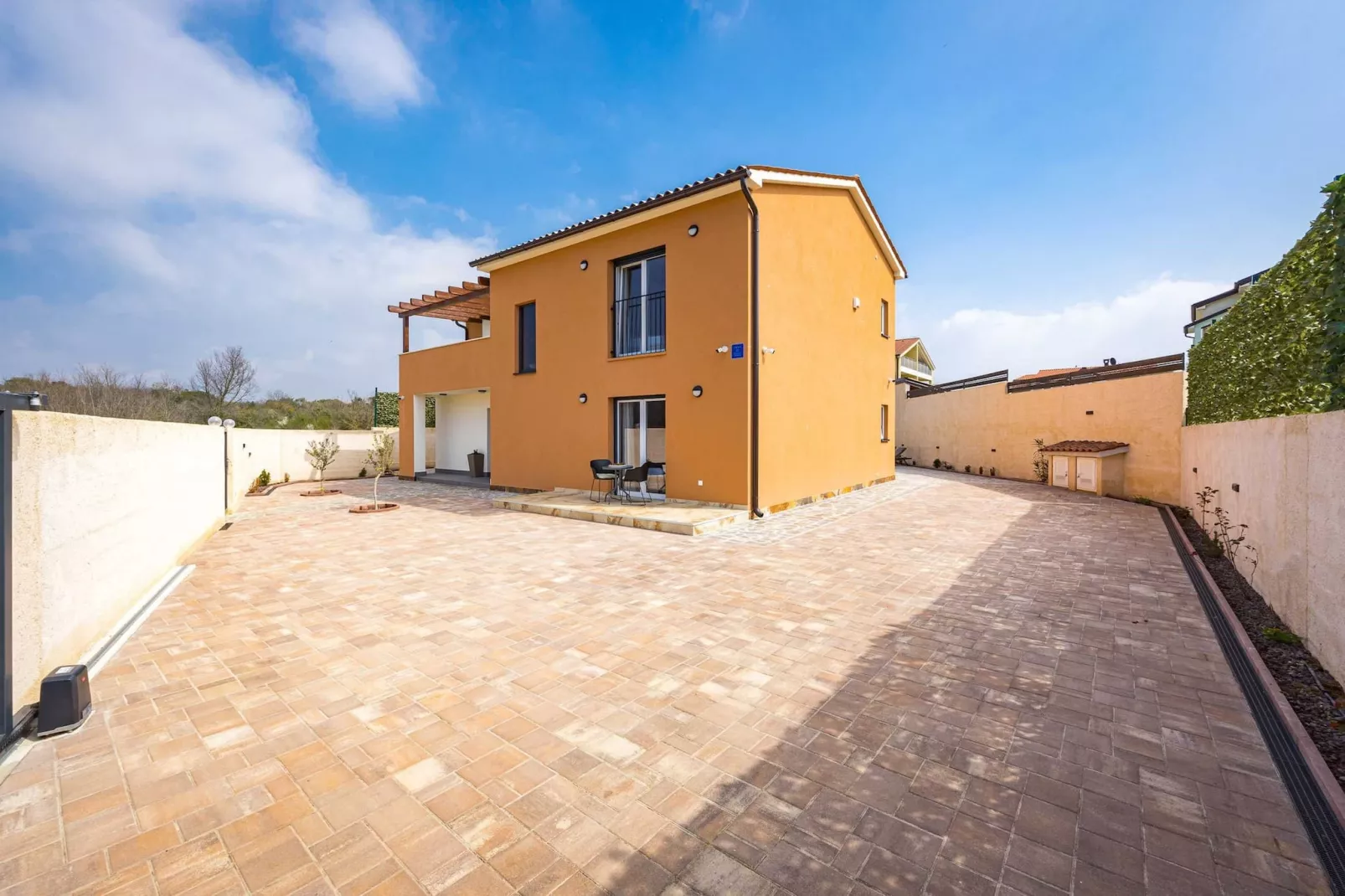 Villa Nur Amela with Pool, Jacuzzi, Darts-Extérieur