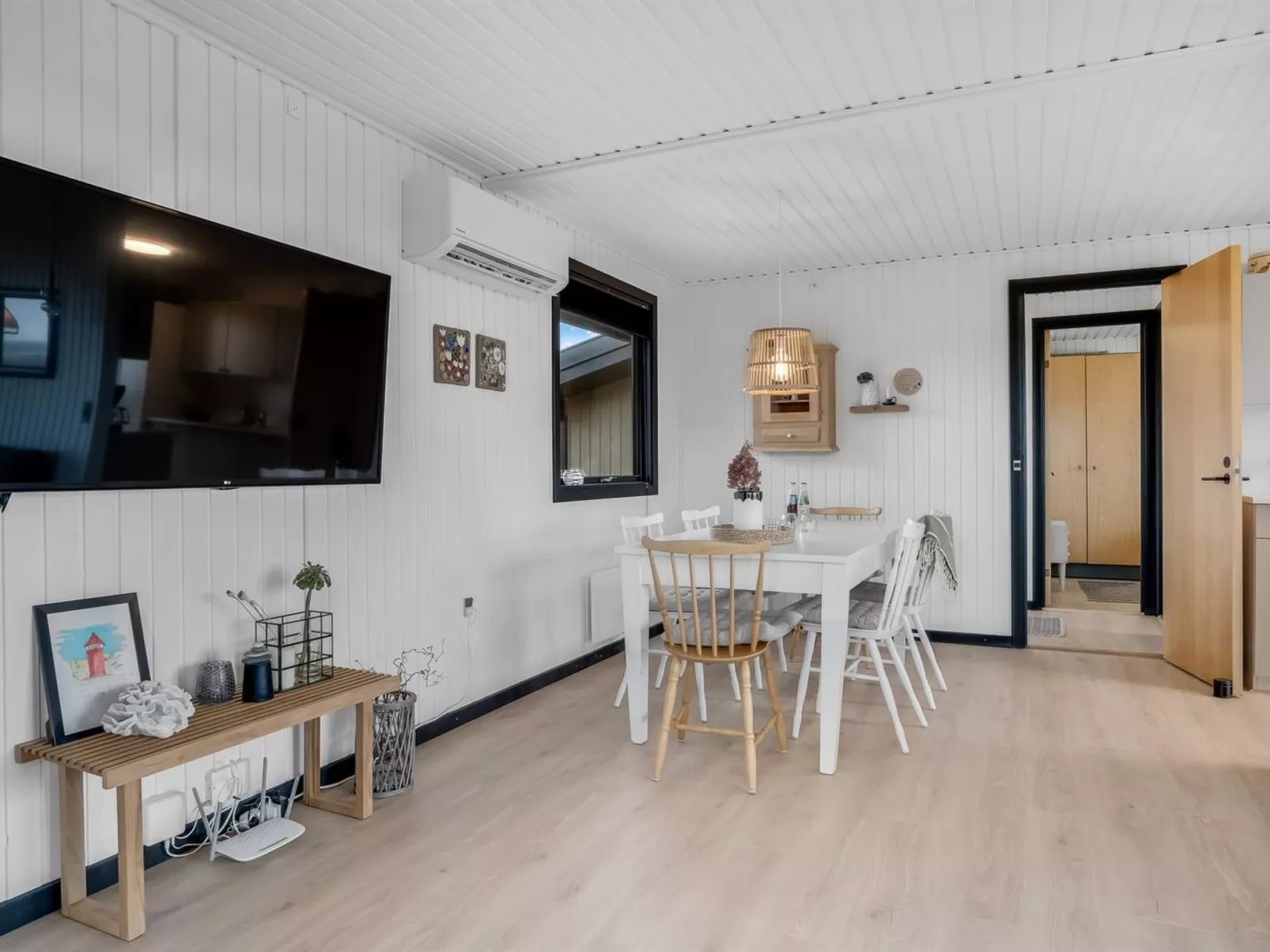 "Waghn" - 250m from the sea-Inside