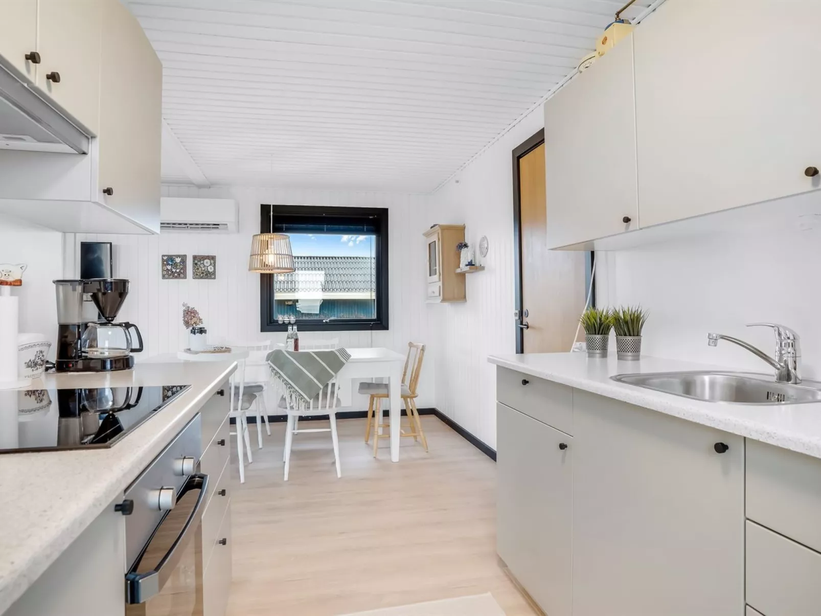"Waghn" - 250m from the sea-Inside