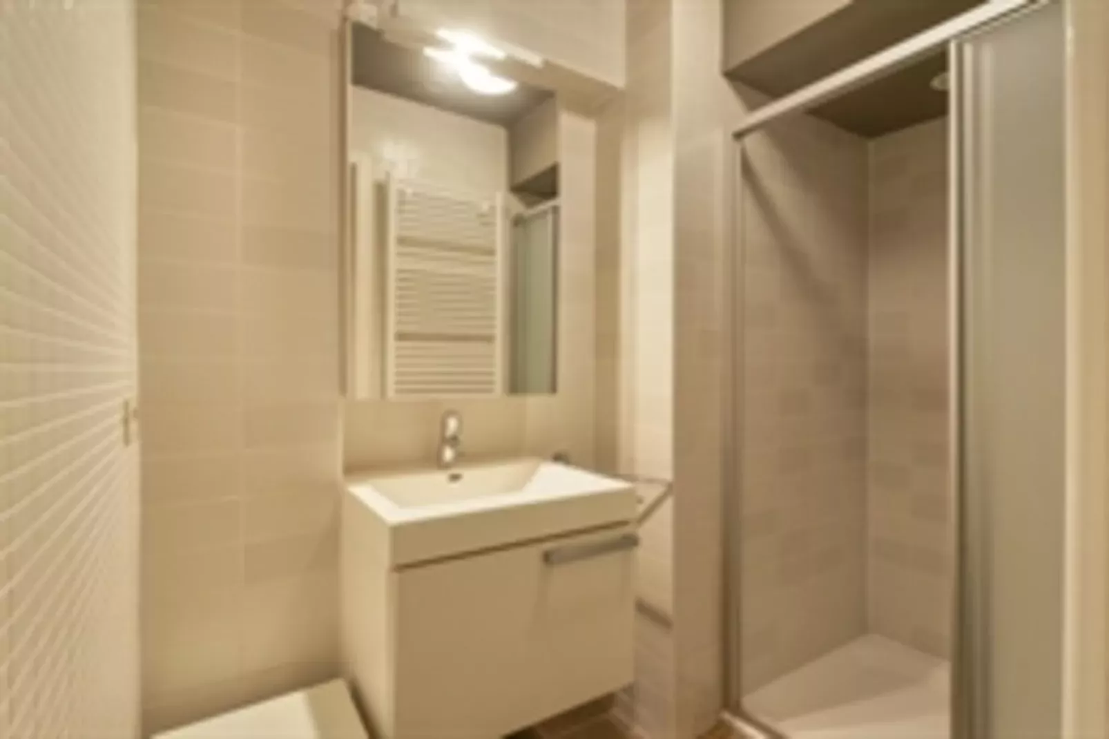 BEAU RIVAGE - 0202-Badezimmer