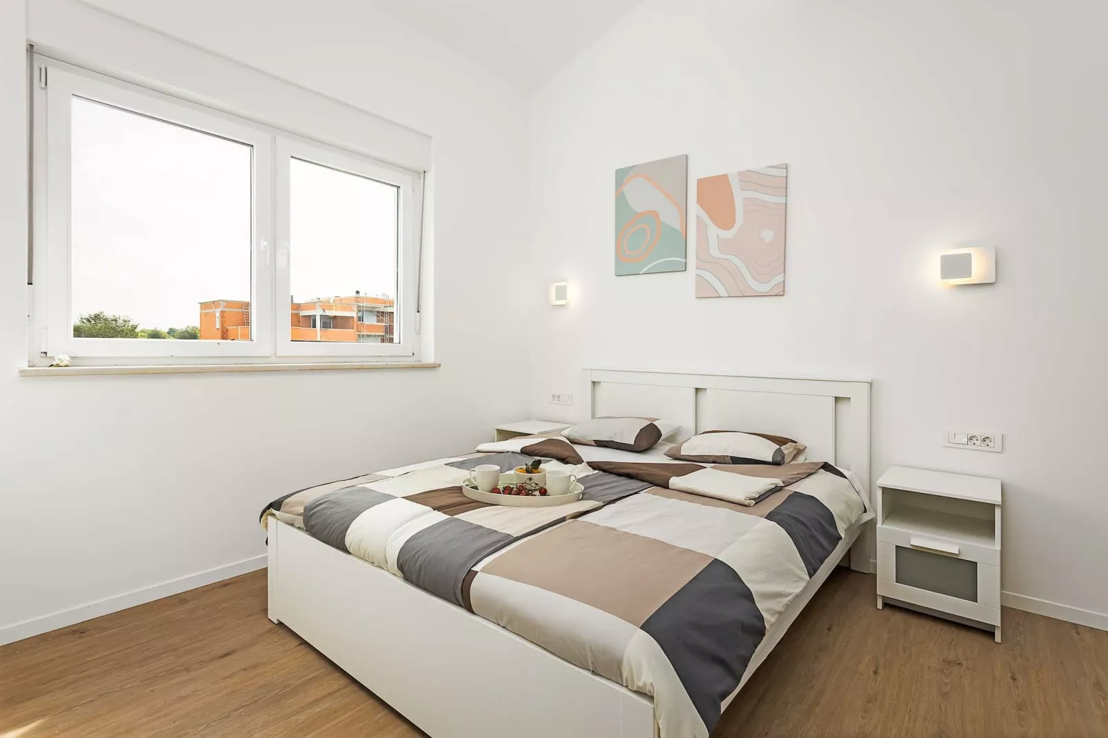 Lana Luxe - One Bedroom Apartment with Balcony-Chambre