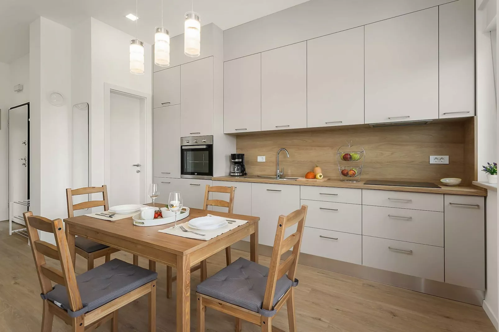 Lana Luxe - One Bedroom Apartment with Balcony-Cuisine