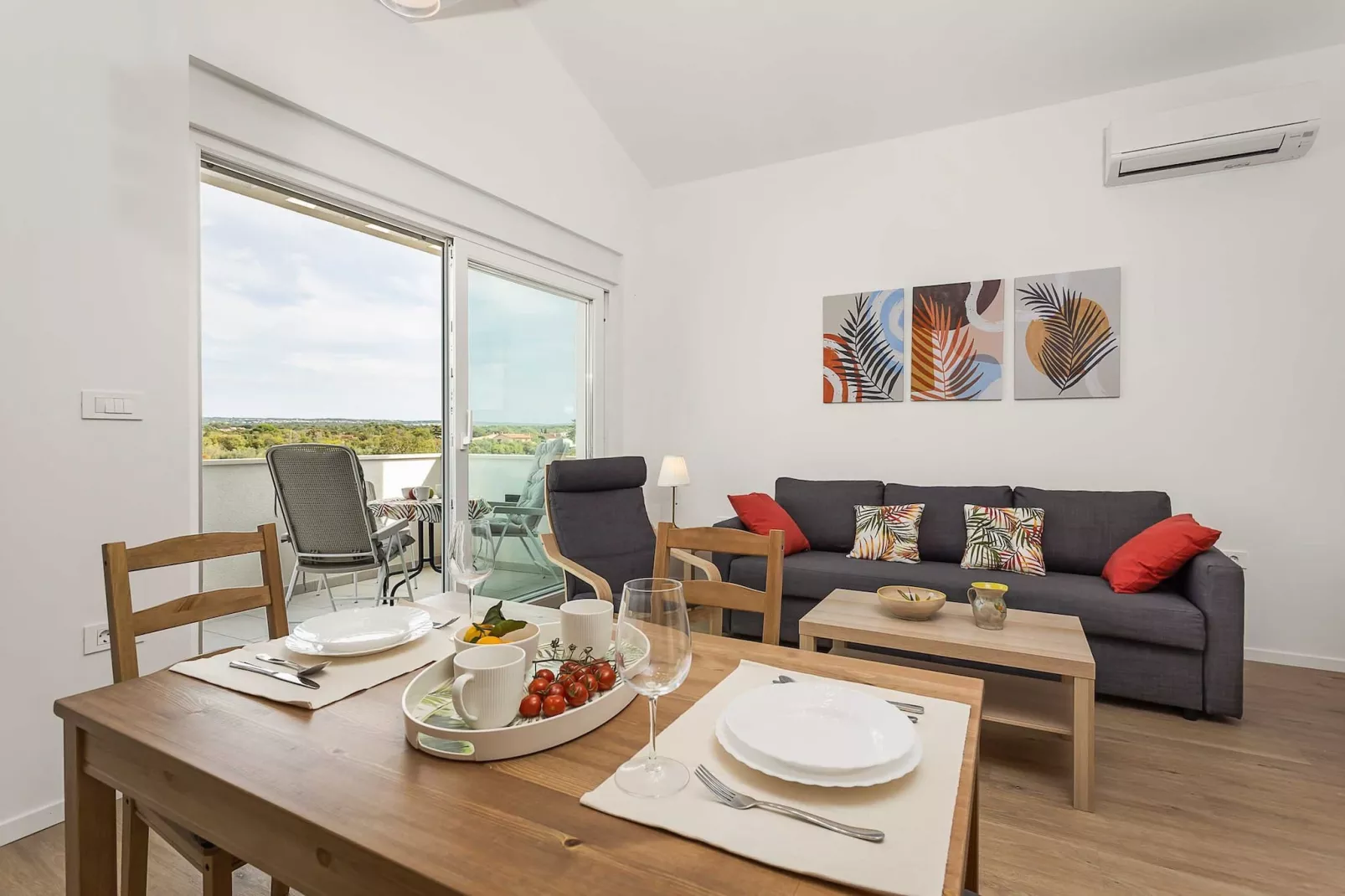 Lana Luxe - One Bedroom Apartment with Balcony-Salon