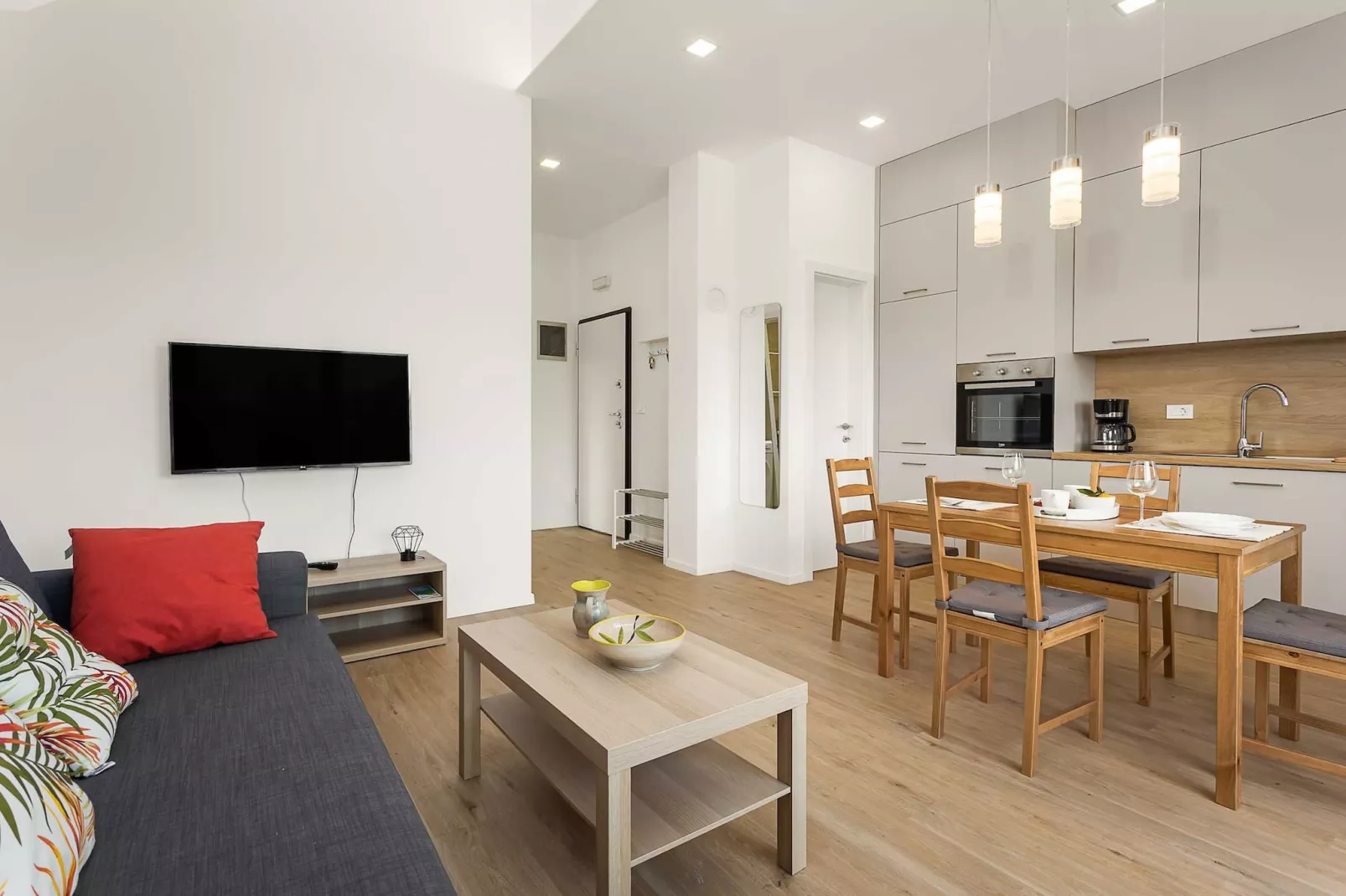 Lana Luxe - One Bedroom Apartment with Balcony-Salon
