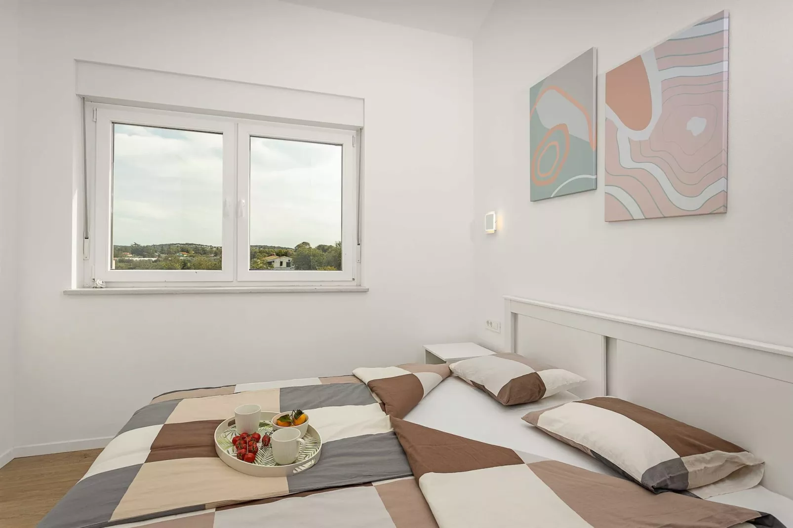 Lana Luxe - One Bedroom Apartment with Balcony-Chambre