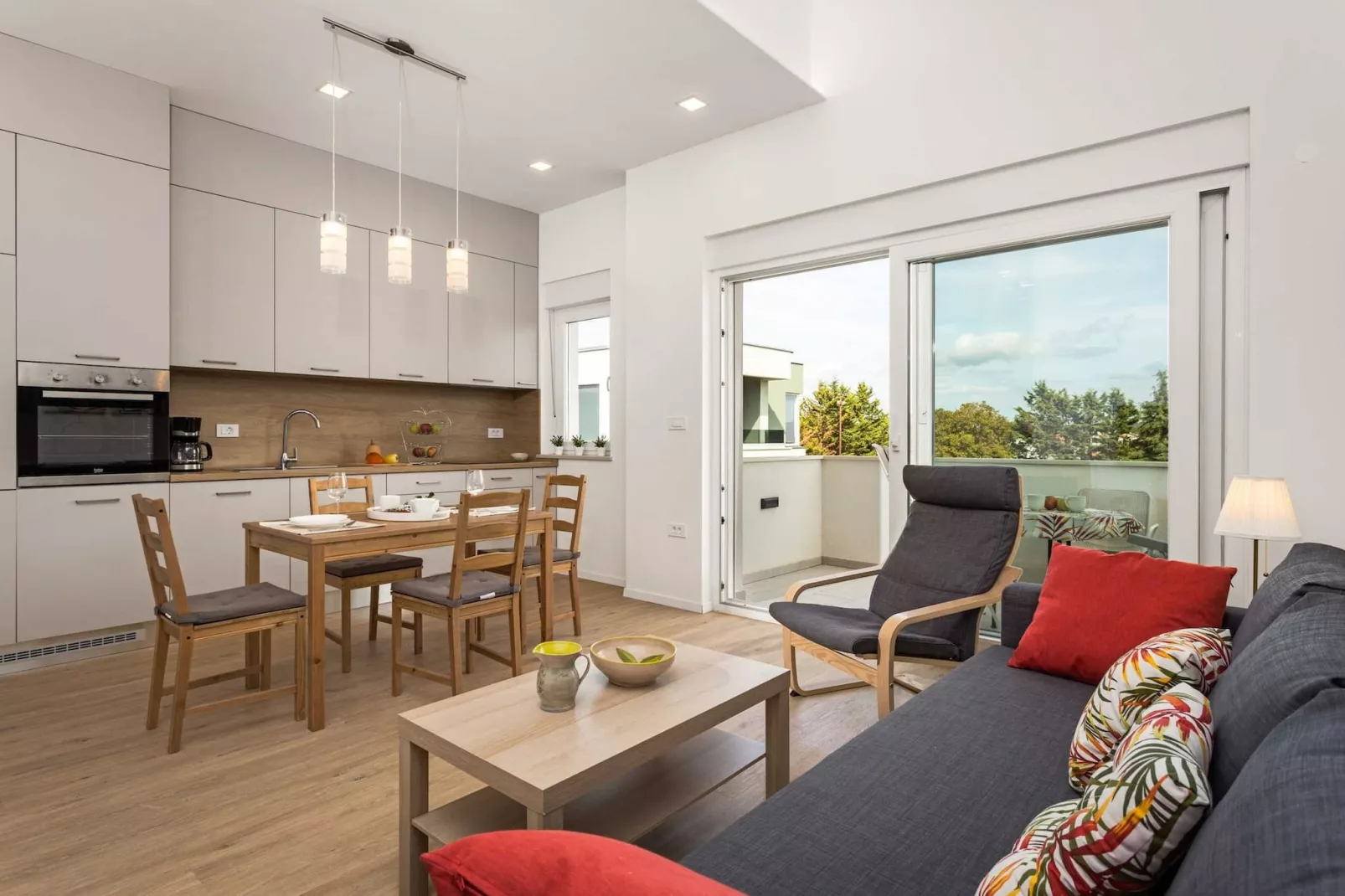Lana Luxe - One Bedroom Apartment with Balcony-Salon