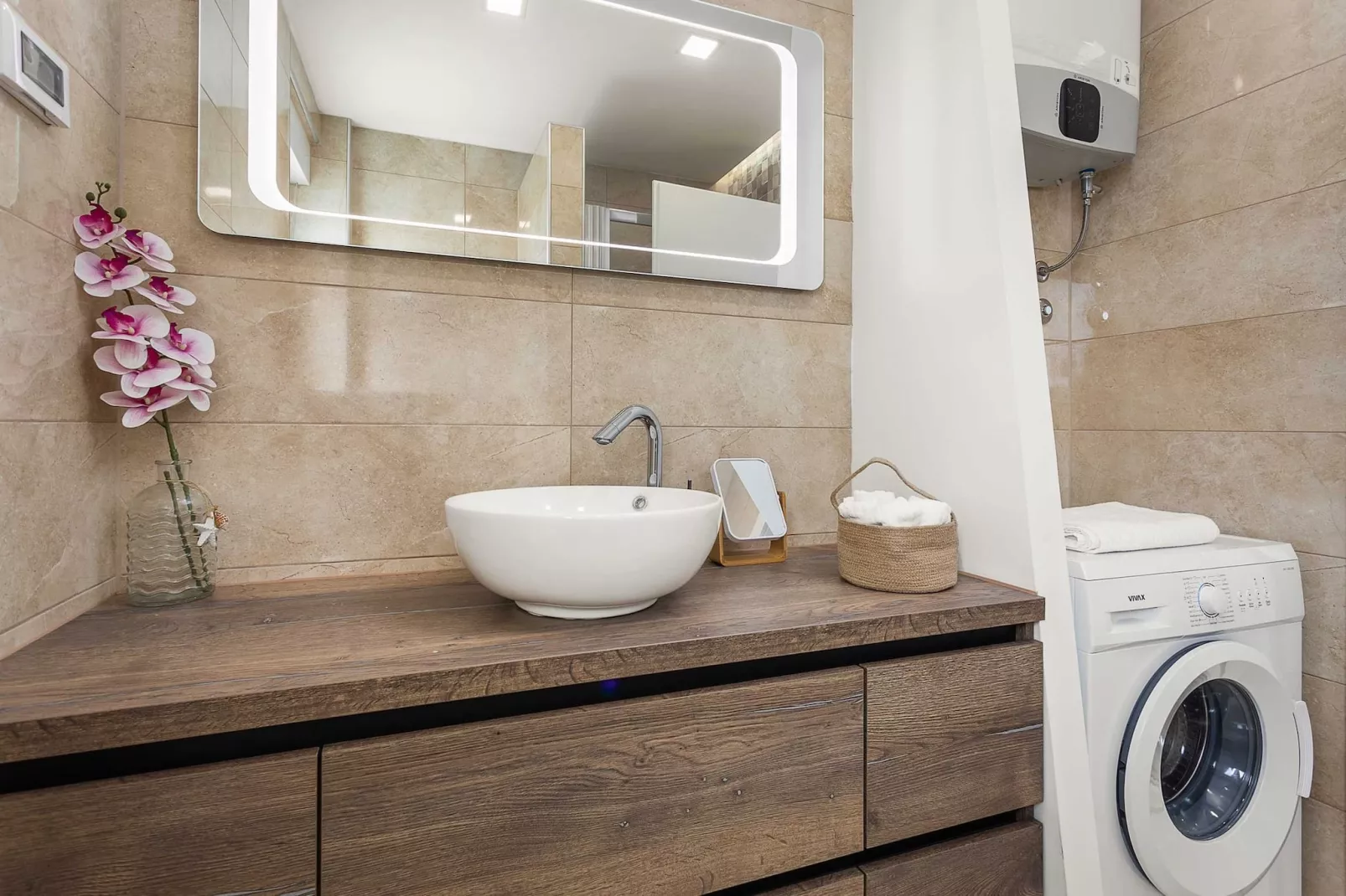 Lana Luxe - One Bedroom Apartment with Balcony-Salle de bain