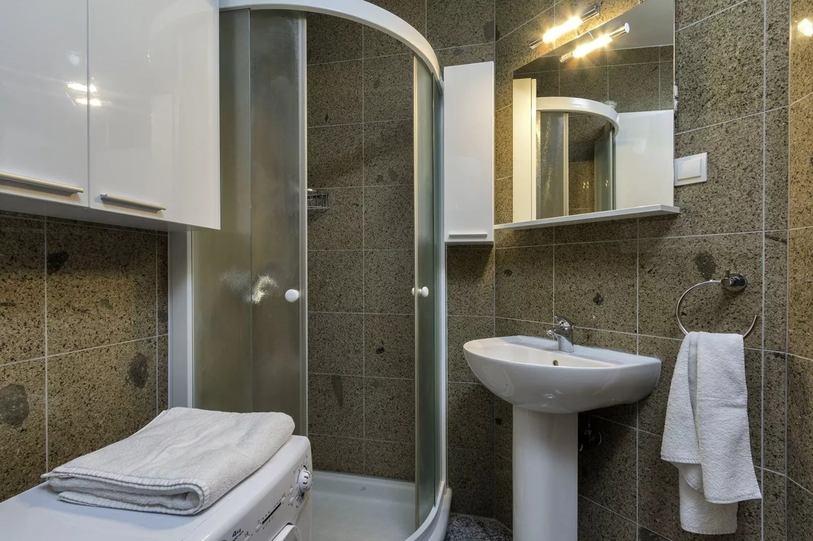 Apartment Banjole - 200 m from the Beach-Bathroom