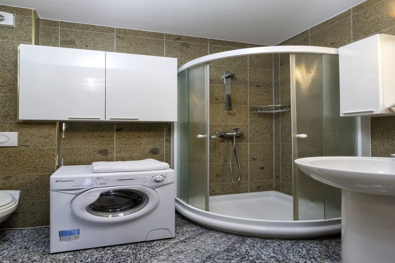 Apartment Banjole - 200 m from the Beach-Bathroom